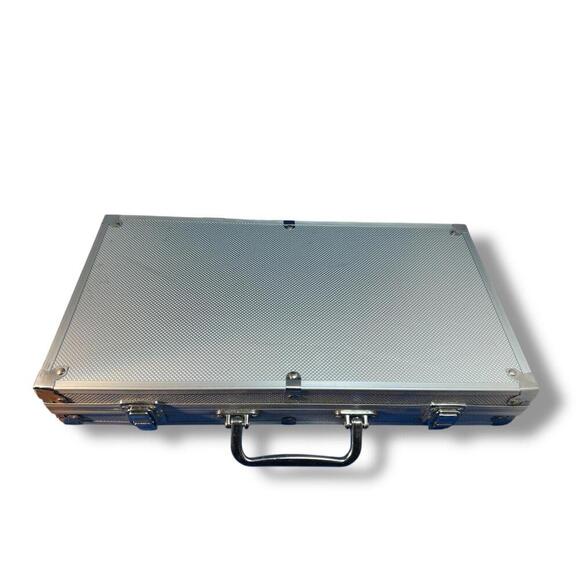 300-Piece Poker Set with Aluminum Carrying Case & Professional Weight Chips. - Picture 7 of 9